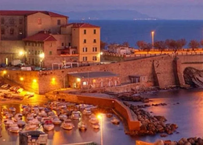 Arcipelago Toscano לינה וארוחת בוקר פיומבינו